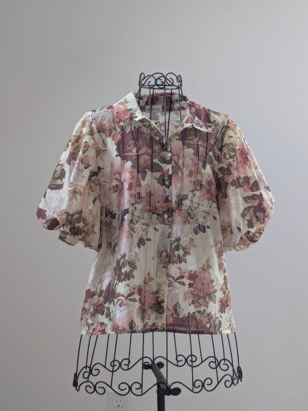 NWT Bailey/44 Floral Puff Sleeve Button Front Blouse M